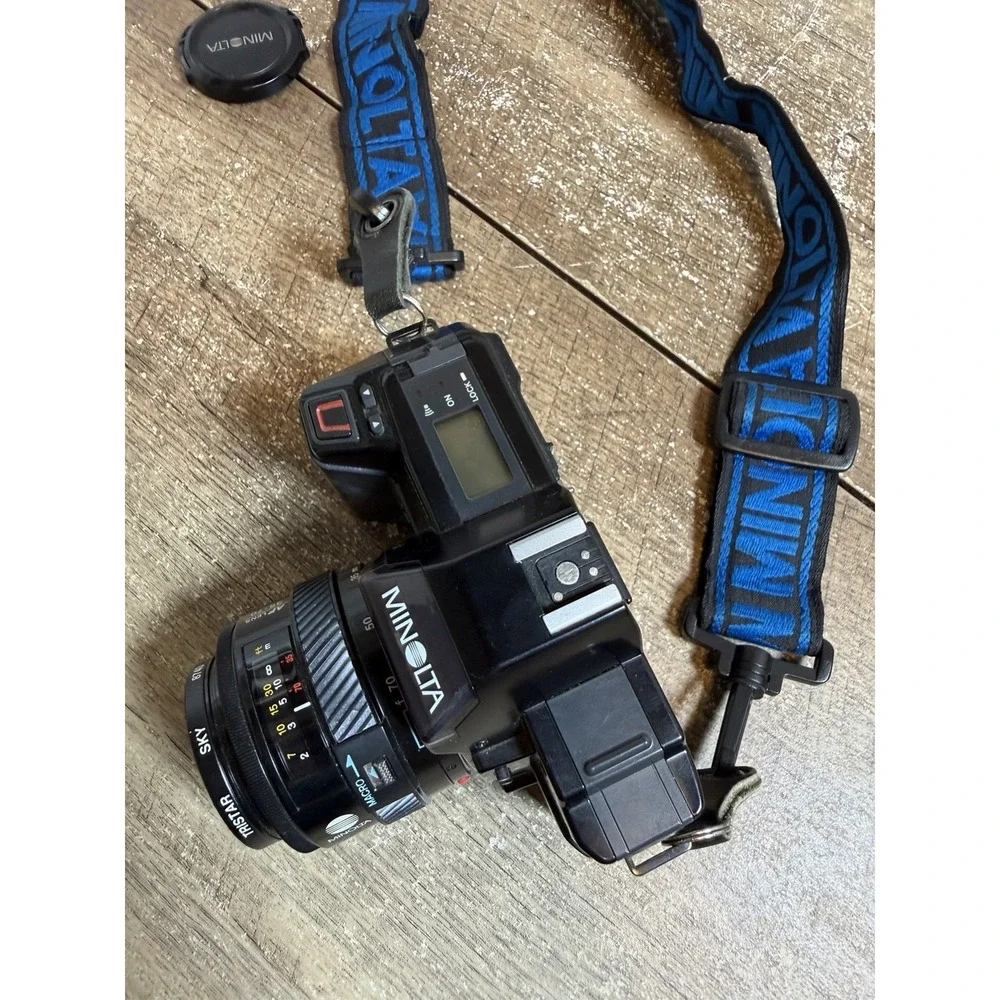 Minolta Maxxum 5000 AF 35mm Film Camera 35-70mm f/4 Zoom Lens Vintage